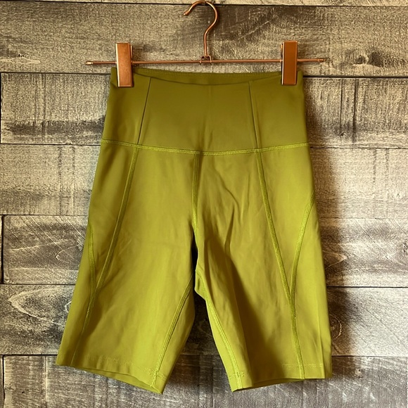 GIRLFRIEND COLLECTIVE green high rise run shorts - Picture 1 of 5